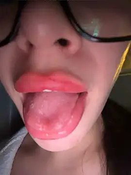 Aria51 - push bare boobs to bus window😱
