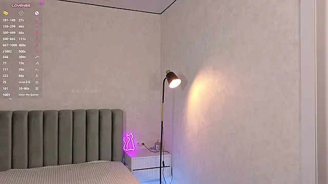 Bonnyfloweer - teasing with a bra and play with nipples