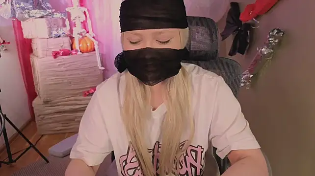 ItsJustGia - CAMELTOE TEASE