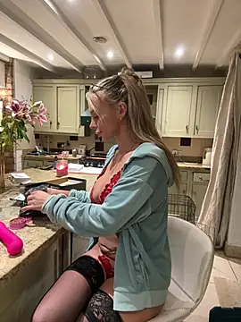 BellaGreenxo - Rub Nipples and Moan (2mins)