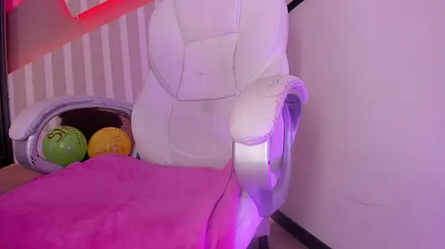 Jenay_Rosse - Tongue out + flirty look