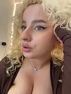 CurlyDaisy - doggy view