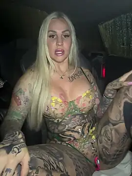 CoraDiamond - NAKED IN THE CAR + 1 Clip ❤️