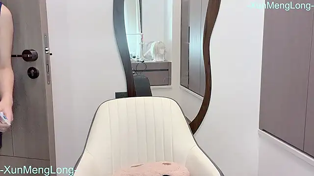 -XunMengLong- - 换一件衣服