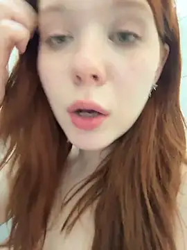 Freaky__Nikki - squirt near urinas