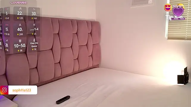 SophiaKarson - finguers mi pussy