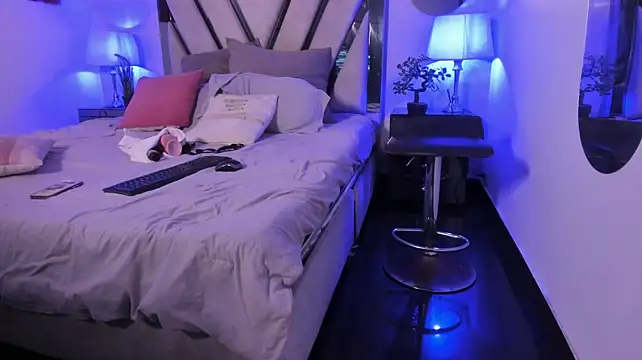 Mia-rouses - SHOW SPANK ASS 😈