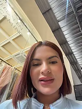 Irina_Velvett - Flahs tits in públic