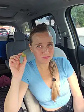SkyelarSomer - 😍Show my hard nips 🍒