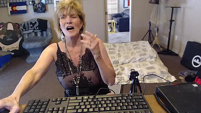 SindeeDix - naked with finger play