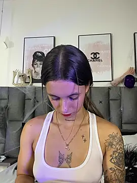 JuliaColemann - Suck a finger 😋