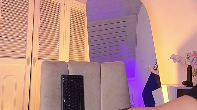 Katiaa_n - 5 spanks on your tits
