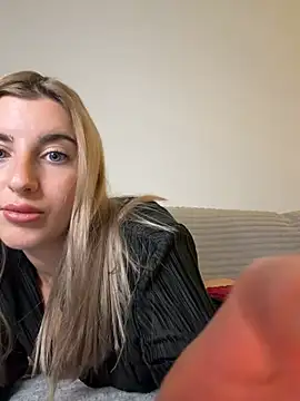 SweetMiiia - Suck on my 2 Fingers like on ur dick 🍌