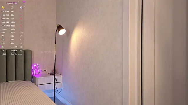 Bonnyfloweer - teasing with a bra and play with nipples