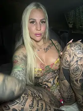 CoraDiamond - NAKED IN THE CAR + 1 Clip ❤️