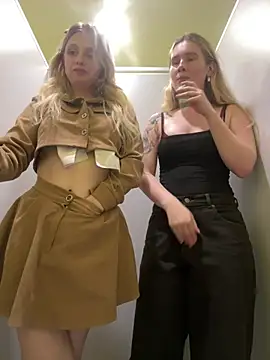SiaLater - open door supermarket wc+boobs show