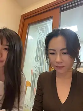 Eva10069 - 👀户外楼梯间露双乳