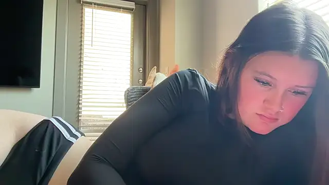 ItsKaylaa - oil my nipples and ass close to cam