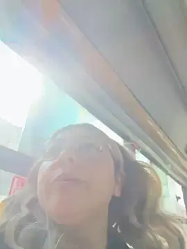 Bela-outdoor - Open ass + fingers