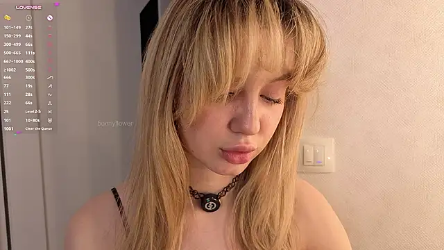 Bonnyfloweer - teasing with a bra and play with nipples