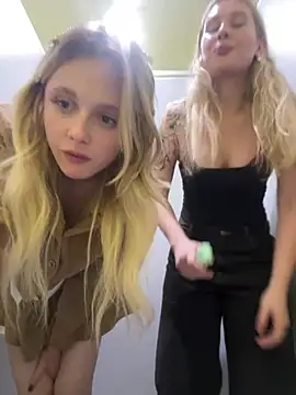 SiaLater - open door supermarket wc+boobs show