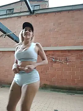 Monita_Med - Fully naked in front of neighbors