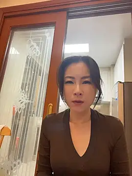 Eva10069 - 👀户外楼梯间露双乳
