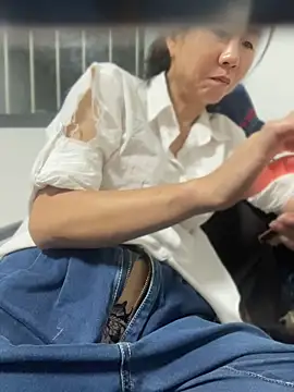 Li61316 - 完成目莉莉在窗台上尿尿！有哥哥会支持的吗？