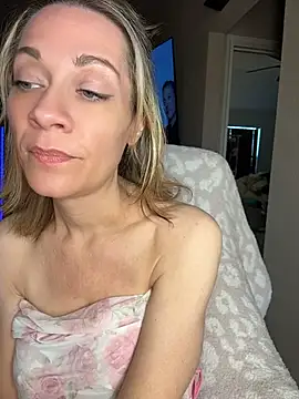 EdenDelilah1 - Rub Nipples