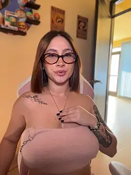 Chloe_rockss_ - naked in oil