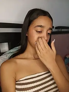 Zoe_Sweett18 - Naked+ finger in the ass