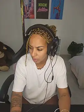 Julixxx22 - asshole