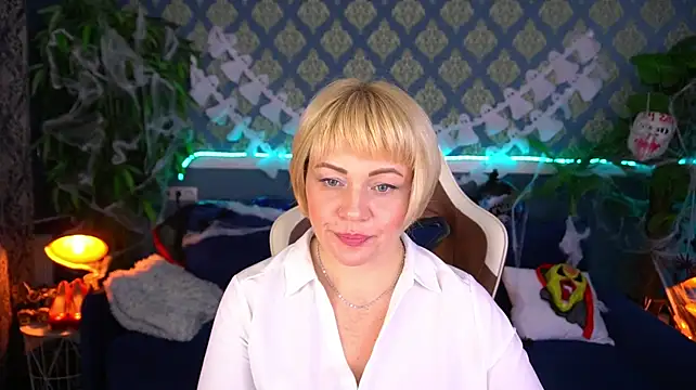 AmaraNights - Ass and breast show