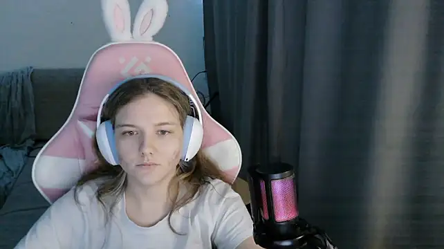 HelenMo0n - cute air kiss