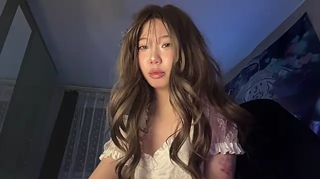 DelorasHemp - play with my skirt <3