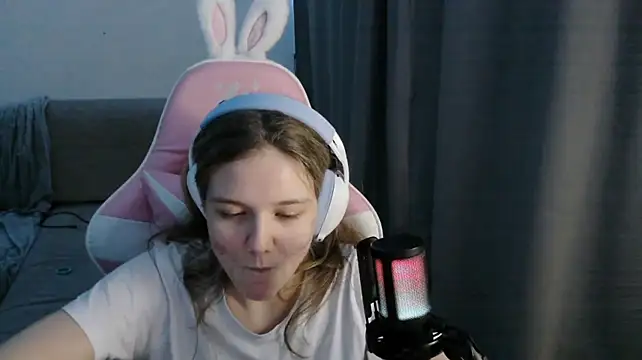 HelenMo0n - cute air kiss