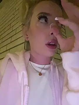 Katharina_Wagner - auf Titten spucken und kneten😏