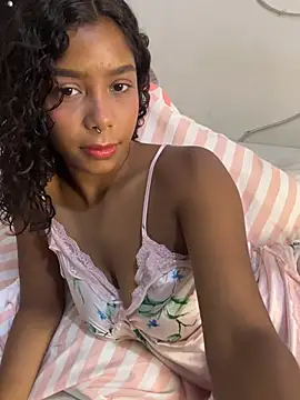 Cinnamon_19 - Show and bounce my. Tits in public