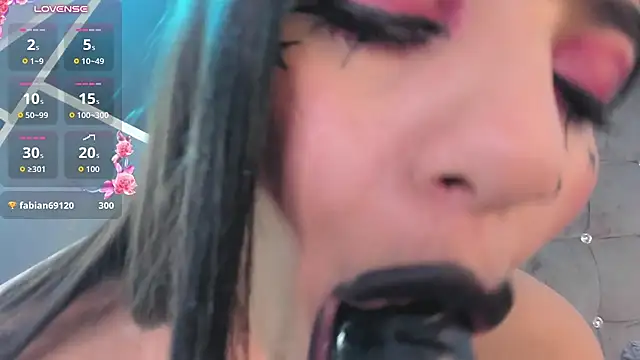 Alyssa_magiic - REMOVE BOTTOM OF MY CLOTHES