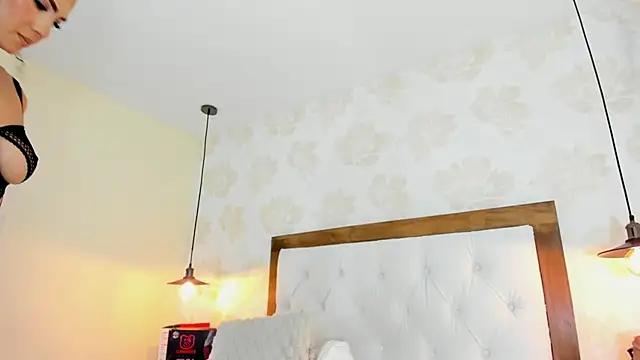 IRISCLARK1 - rub your pussy close to the camera