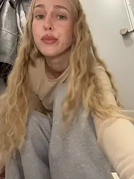 Kira_mia - make my pussy wet in MEN WC