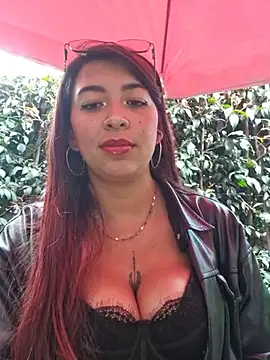 Kari-h - Lick and spit on my tits 🤤
