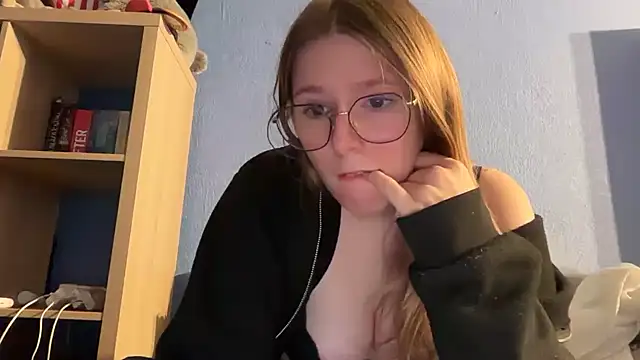 Thepretiestgirlhere - je crache sur mes seins 💦🍒