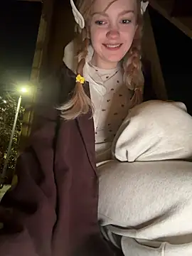 Elsawhere - RISKY!😱 LOUD SPANKING ON STREET!🌳😱