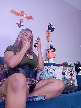 LaReineCleo - 👩🏼‍🌾Close-up POV Cowgirl👩🏼‍🌾