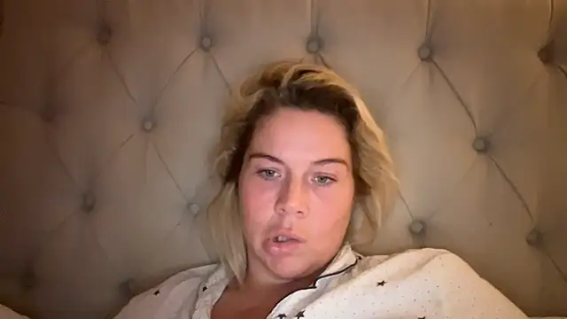 Erincheshire - LT GETS 9 MIN SQUIRT VID