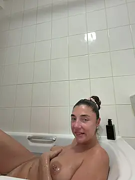 BellaTxx - Spit on boobs 😻