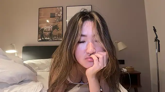 AlishaCheng - flash boobs