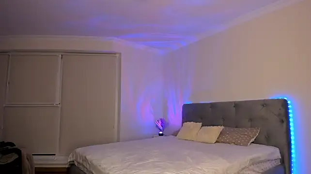 BellaStarr_ - make my legs shakes for you <3