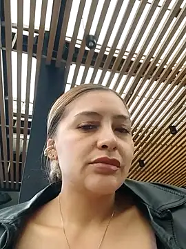Alana_69 - Show tits x 120 sec in Mcdonald's